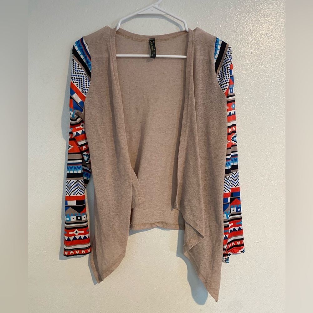 NWT Gamiss Womans M Aztec print sleeved tan Shaylin